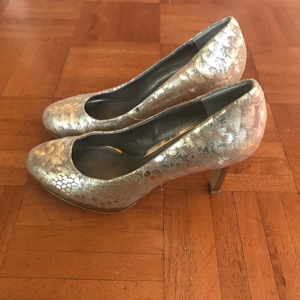 Gold/Silver Pumps